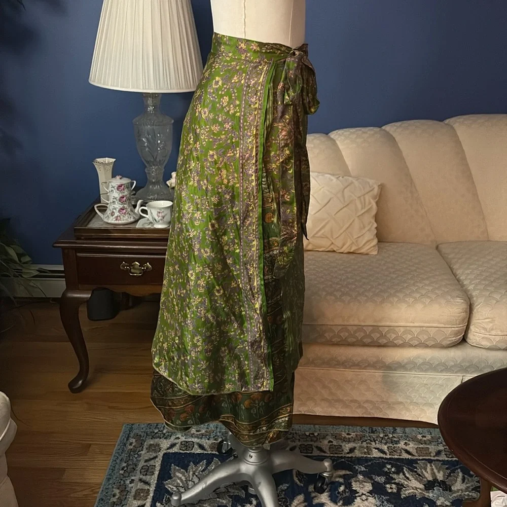 Cream and Green Asymmetrical Skirt - Picture 2 of 6